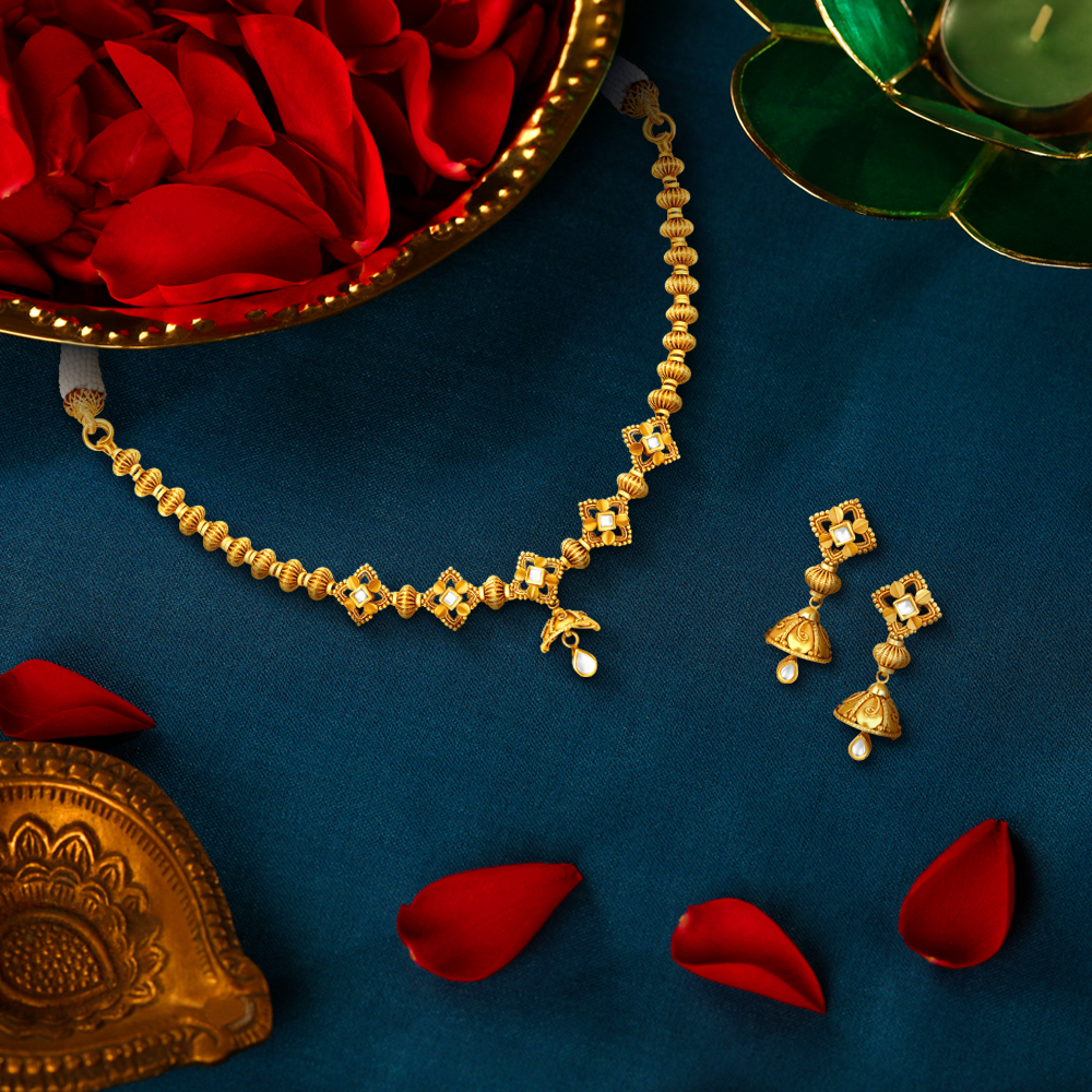 Tanishq Opulent Gold Necklace Set